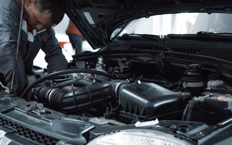 découvrez nos conseils pratiques et astuces pour un entretien automobile efficace. apprenez à préserver la performance et la longévité de votre voiture grâce à des entretiens réguliers et adaptés.