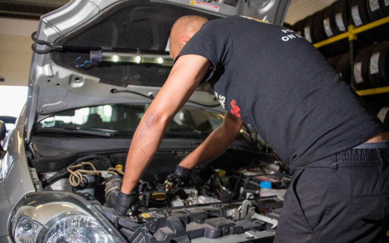 besoin d'un dépannage voiture à paris ? nos experts sont disponibles 24/7 pour vous aider en cas de problème mécanique, de panne de batterie ou d'accident. réactivité et professionnalisme garantis pour vous remettre sur la route rapidement.
