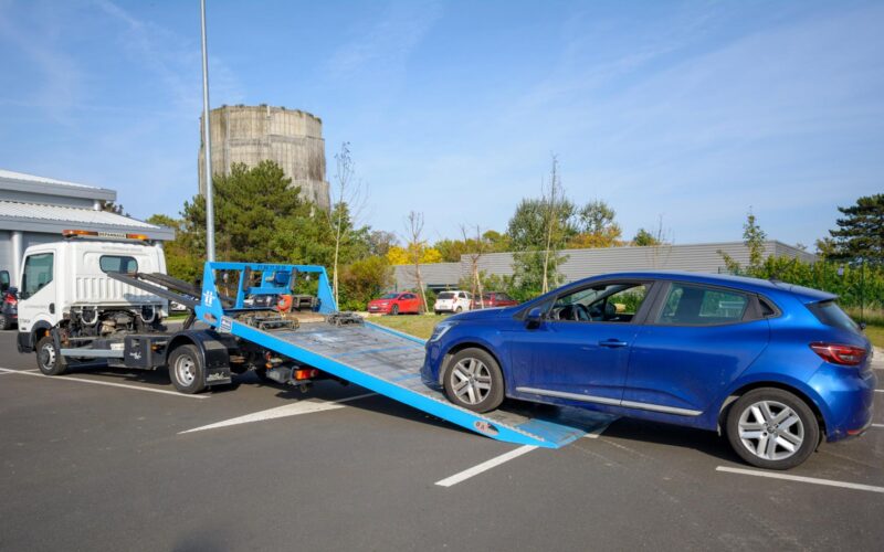 service de remorquage de voiture dans le département 92, rapide et fiable. disponible 24/7 pour vous aider en cas de panne ou d'accident. contactez-nous pour une assistance professionnelle.