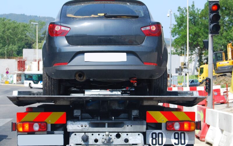 découvrez nos services de remorquage de voiture couverts par votre assurance. profitez d'une assistance rapide et efficace en cas de panne ou d'accident, garantissant votre tranquillité d'esprit sur la route.