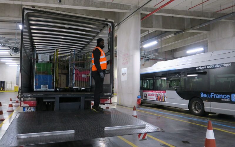 découvrez nos services de post-remorquage à paris, offrant une assistance rapide et efficace après une panne ou un accident. profitez d'une prise en charge professionnelle pour remettre votre véhicule sur la route en toute sécurité.