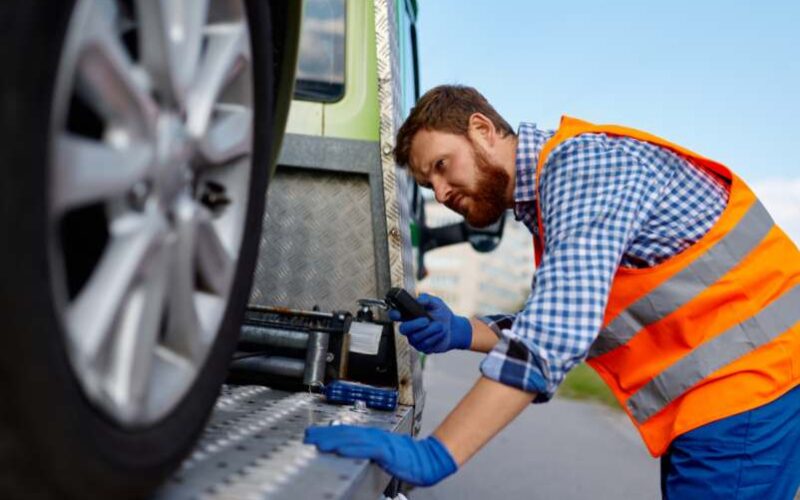 découvrez notre guide complet sur les prix des dépanneuses. comparez les tarifs, les services offerts et trouvez la meilleure option pour vos besoins de dépannage automobile. ne vous laissez pas surprendre par les imprévus, informez-vous avant de faire appel à une dépanneuse.