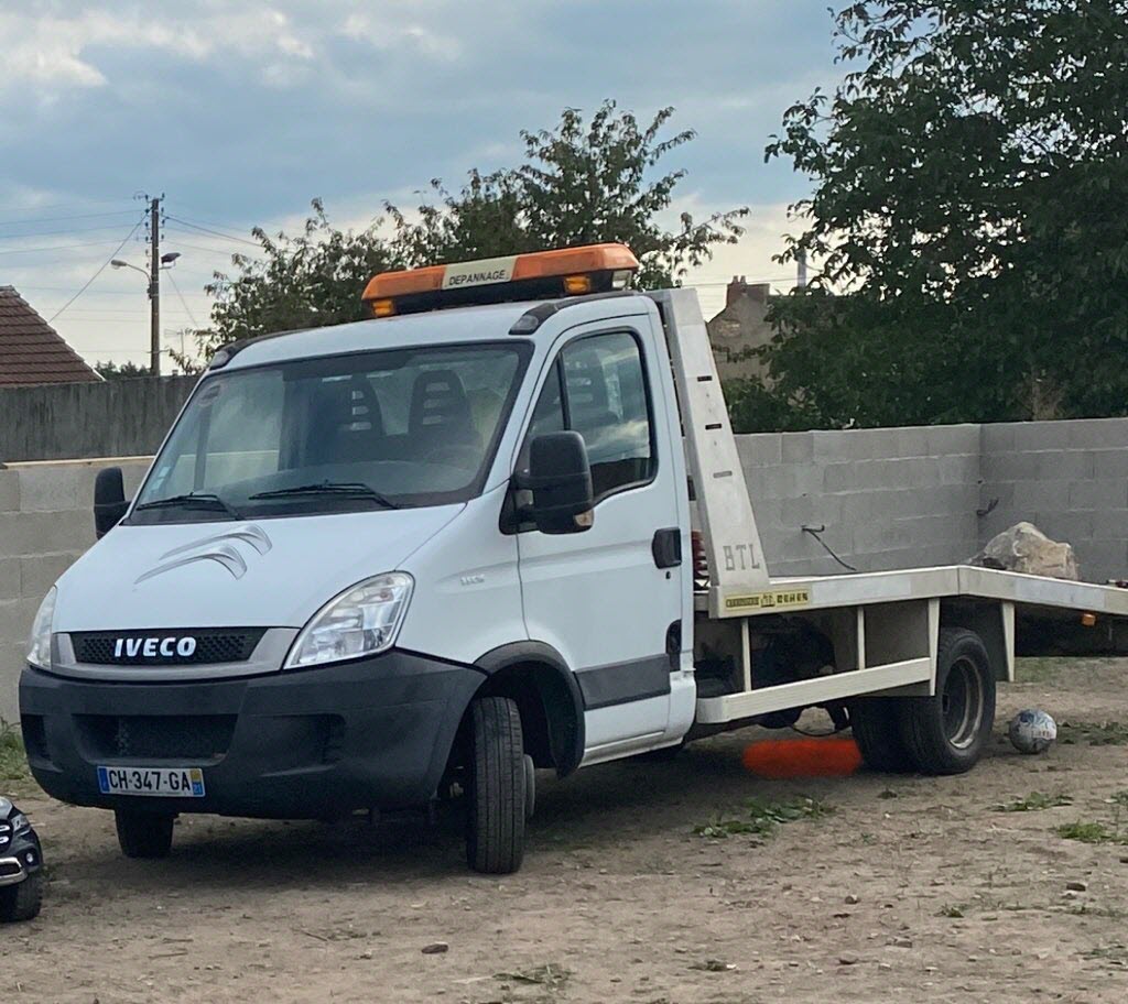 découvrez notre assurance dépanneuse, spécialement conçue pour vous protéger en cas de panne ou d'accident. bénéficiez d'une assistance 24/7, d'une prise en charge rapide et de services adaptés à vos besoins. ne laissez pas une panne vous freiner, assurez-vous d'être toujours sur la route en toute sérénité.