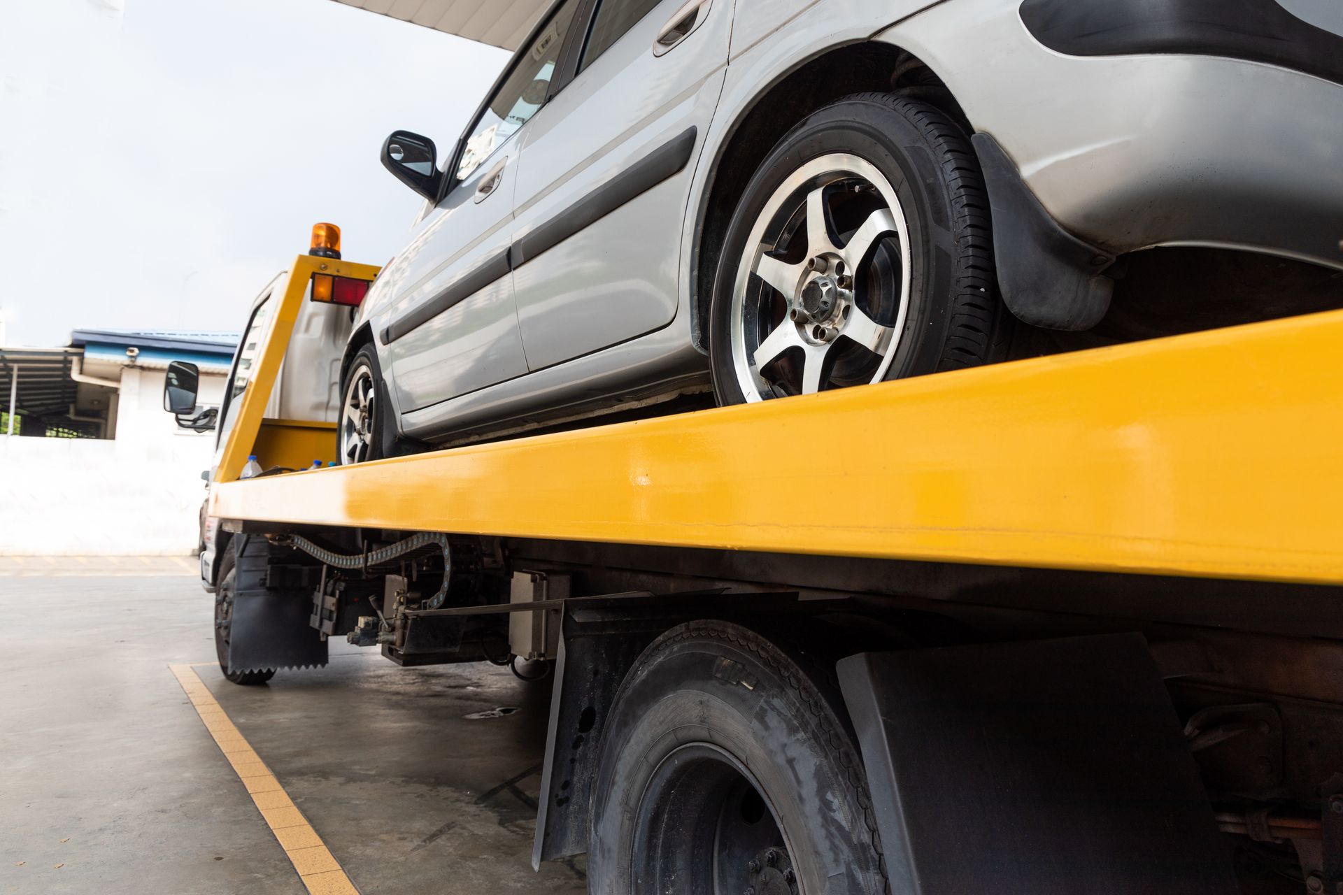 besoin d'un service de remorquage rapide et fiable en île-de-france ? notre équipe est à votre disposition 24/7 pour vous assister en cas de panne ou d'accident. contactez-nous dès maintenant pour une intervention rapide et efficace.