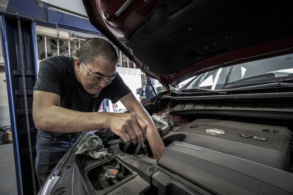 besoin d'un dépannage automobile à paris ? nos experts sont disponibles 24/7 pour vous aider rapidement et efficacement. que ce soit une panne, un accident ou un simple conseil, nous intervenons partout dans la capitale pour vous remettre sur la route en toute sécurité.