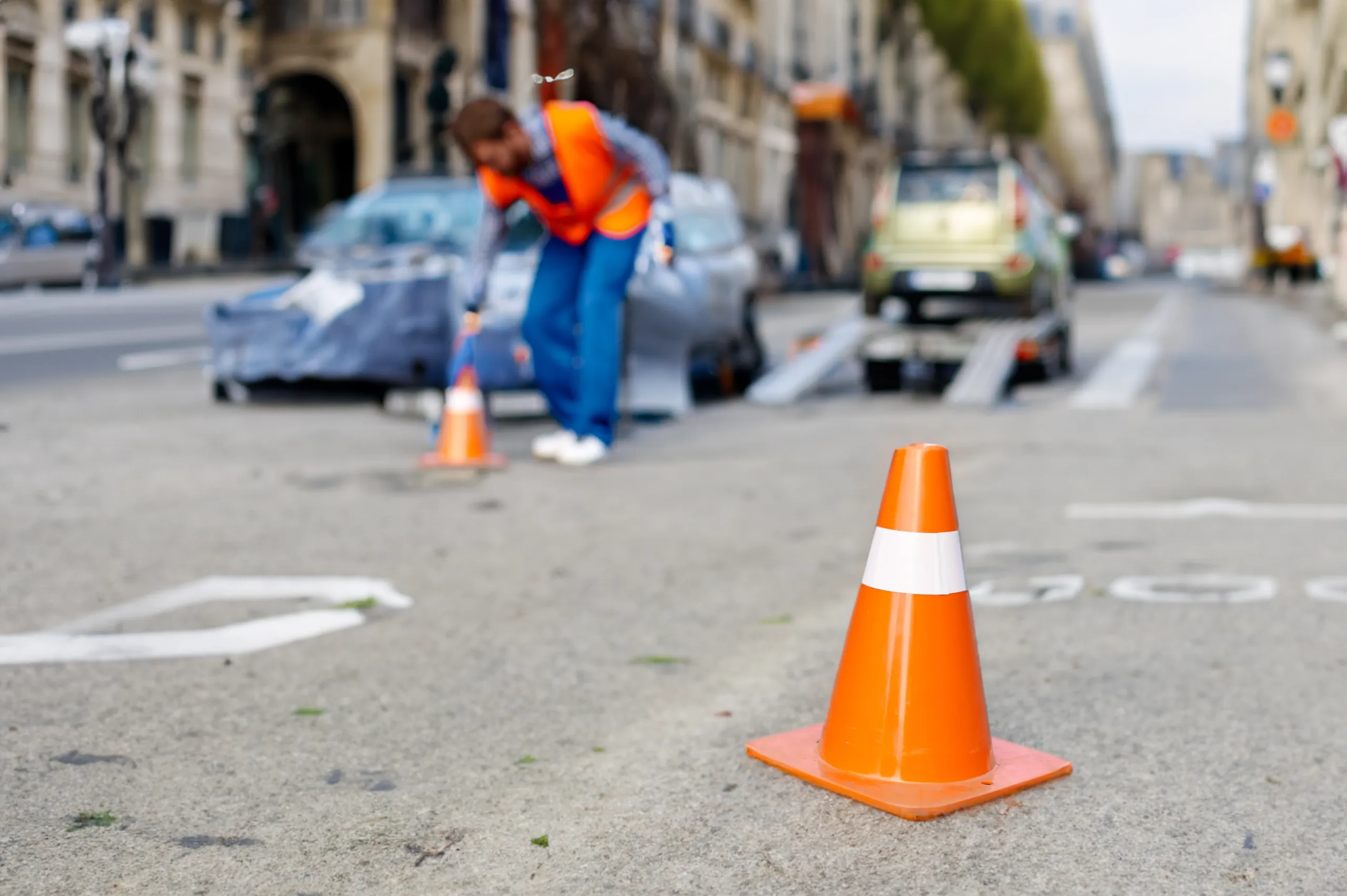 profitez de notre service de dépannage auto à paris, disponible 24/7 pour vous assister rapidement en cas de panne. équipe professionnelle, interventions rapides et tarifs compétitifs pour vous remettre sur la route en toute sécurité.