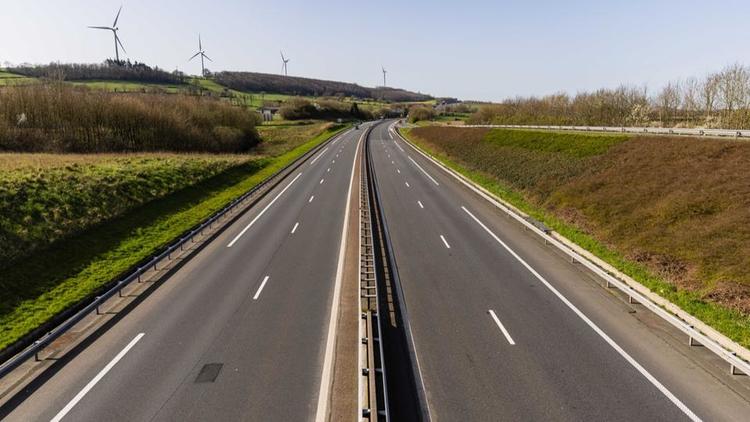 besoin d'un dépannage sur autoroute ? notre service rapide et efficace est à votre disposition 24/7 pour vous assister. que ce soit pour une panne, un accident ou une crevaison, nos professionnels vous offrent une solution en un temps record afin que vous puissiez reprendre la route en toute sécurité.