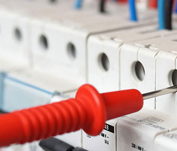 profitez de services de dépannage électrique fiables et rapides. nos spécialistes qualifiés interviennent 24/7 pour résoudre tous vos problèmes d'électricité, des pannes aux installations. contactez-nous pour une intervention efficace et sécurisée.
