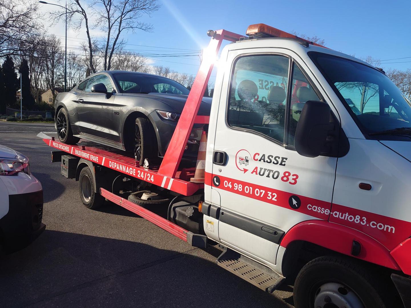 besoin d'un dépannage rapide et fiable pour votre voiture ? notre service de dépannage automobile est disponible 24/7 pour vous aider en cas de panne, accident ou autre problème sur la route. faites confiance à nos experts pour vous remettre en sécurité.