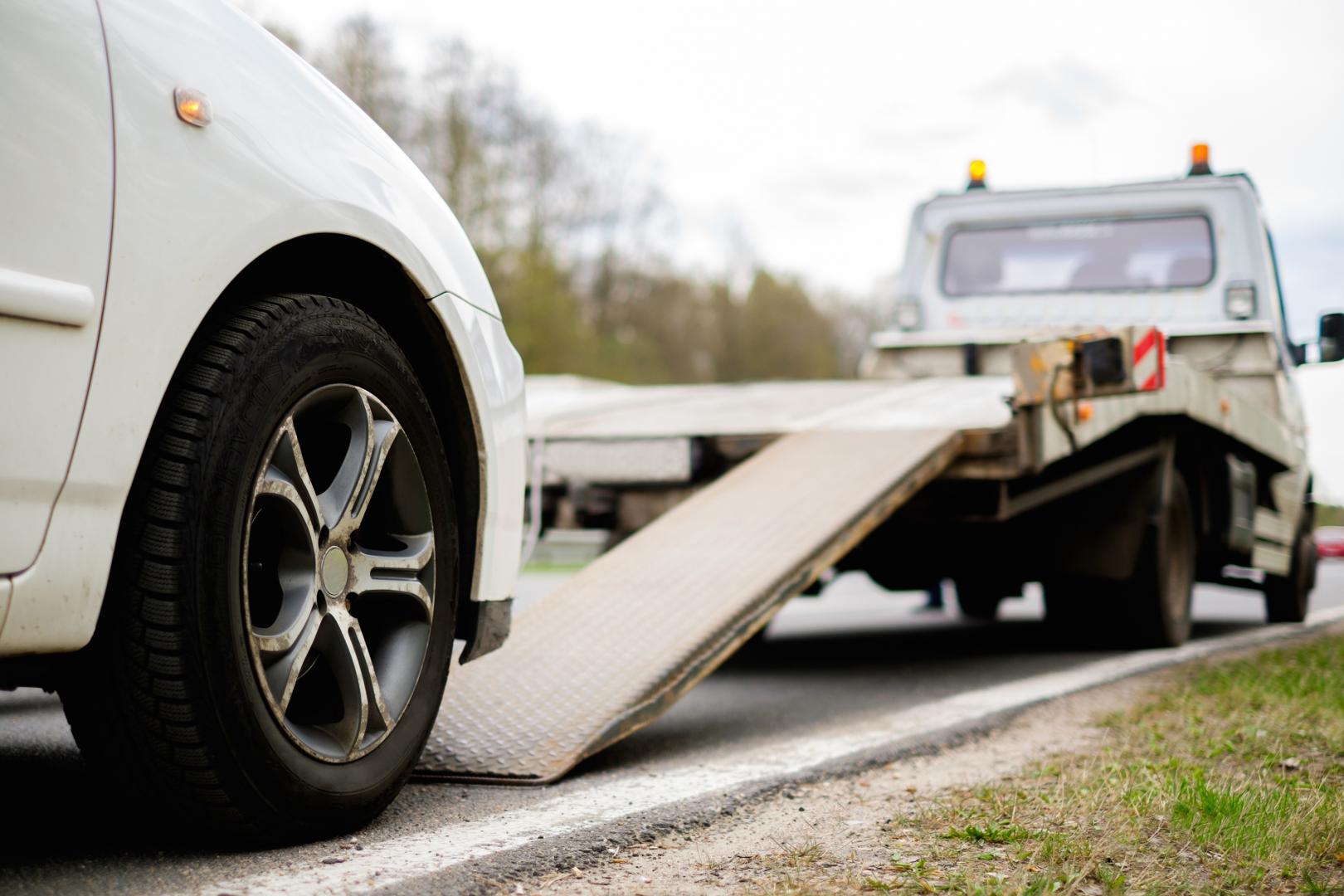 besoin d'un dépannage voiture rapide et fiable ? notre service d'assistance est à votre disposition 24/7 pour vous aider sur la route, que ce soit pour une panne, un accident ou une crevaison. contactez-nous dès maintenant pour une intervention rapide et professionnelle.