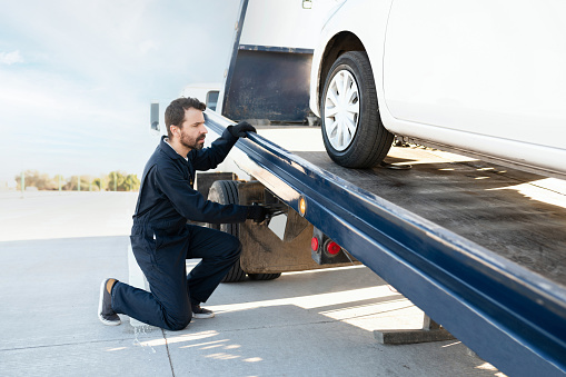 besoin d'un dépannage voiture rapide et efficace à paris 15 ? nos experts sont disponibles 24/7 pour résoudre tous vos problèmes automobiles, que ce soit une panne, un accident ou une crevaison. contactez-nous pour un service fiable et professionnel.