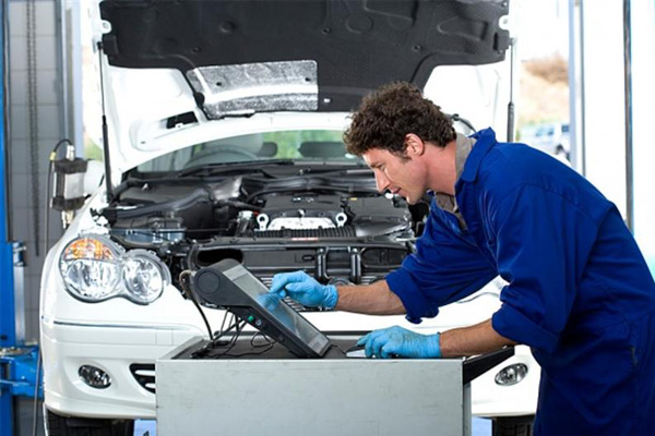 découvrez nos services d'entretien de véhicule à paris. profitez de notre expertise pour assurer la performance et la sécurité de votre voiture grâce à un entretien complet et professionnel.