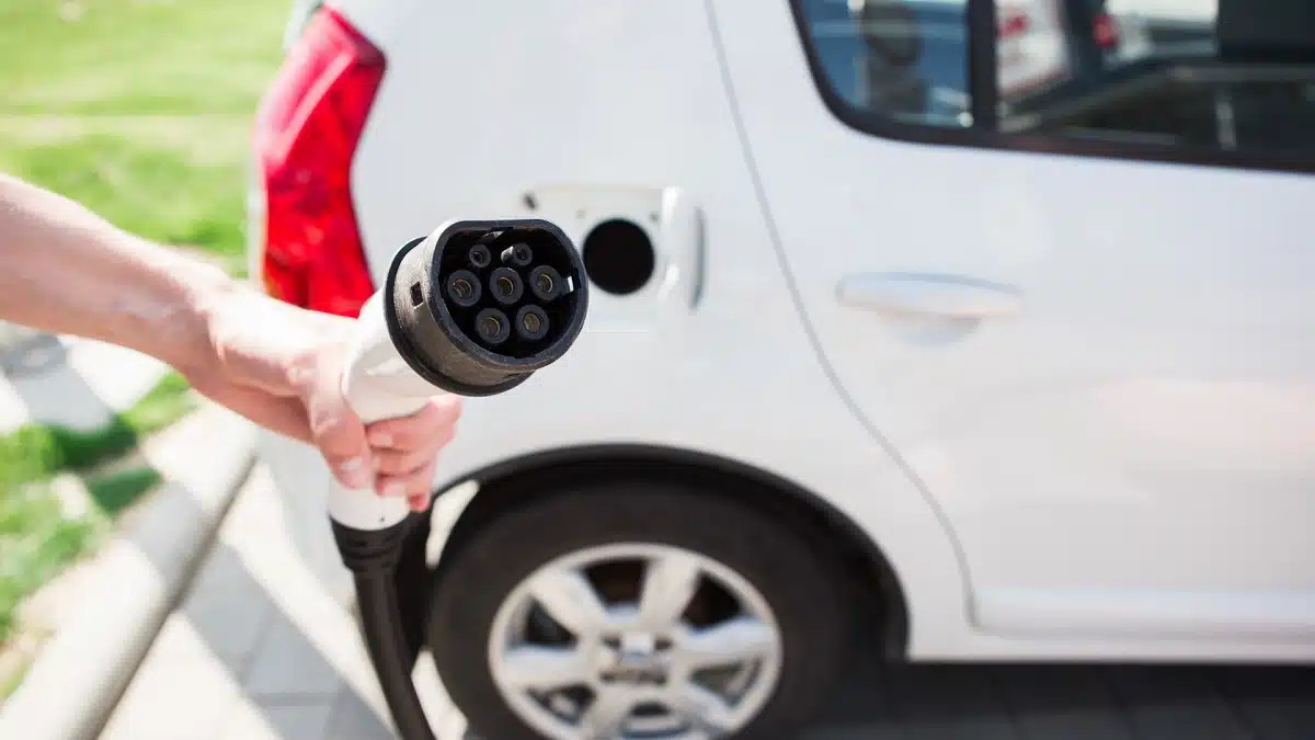 découvrez l'impact du remorquage de voiture dans le département 92 sur l'environnement. informez-vous sur les méthodes respectueuses de l'écologie et les pratiques responsables pour un remorquage durable.