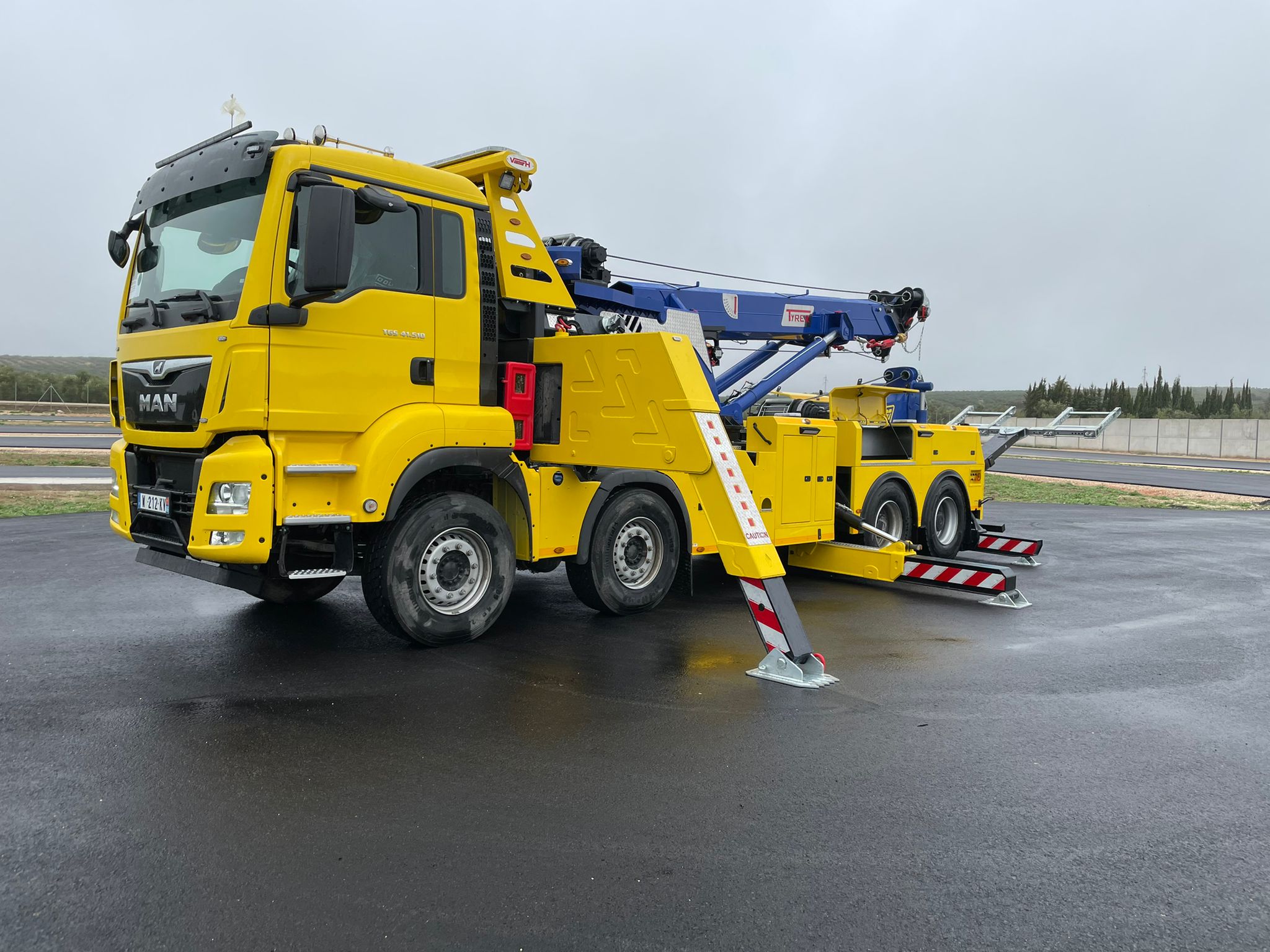 découvrez les tarifs des dépanneuses dans votre région. comparez les prix et les services offerts pour choisir le meilleur dépannage automobile adapté à vos besoins.