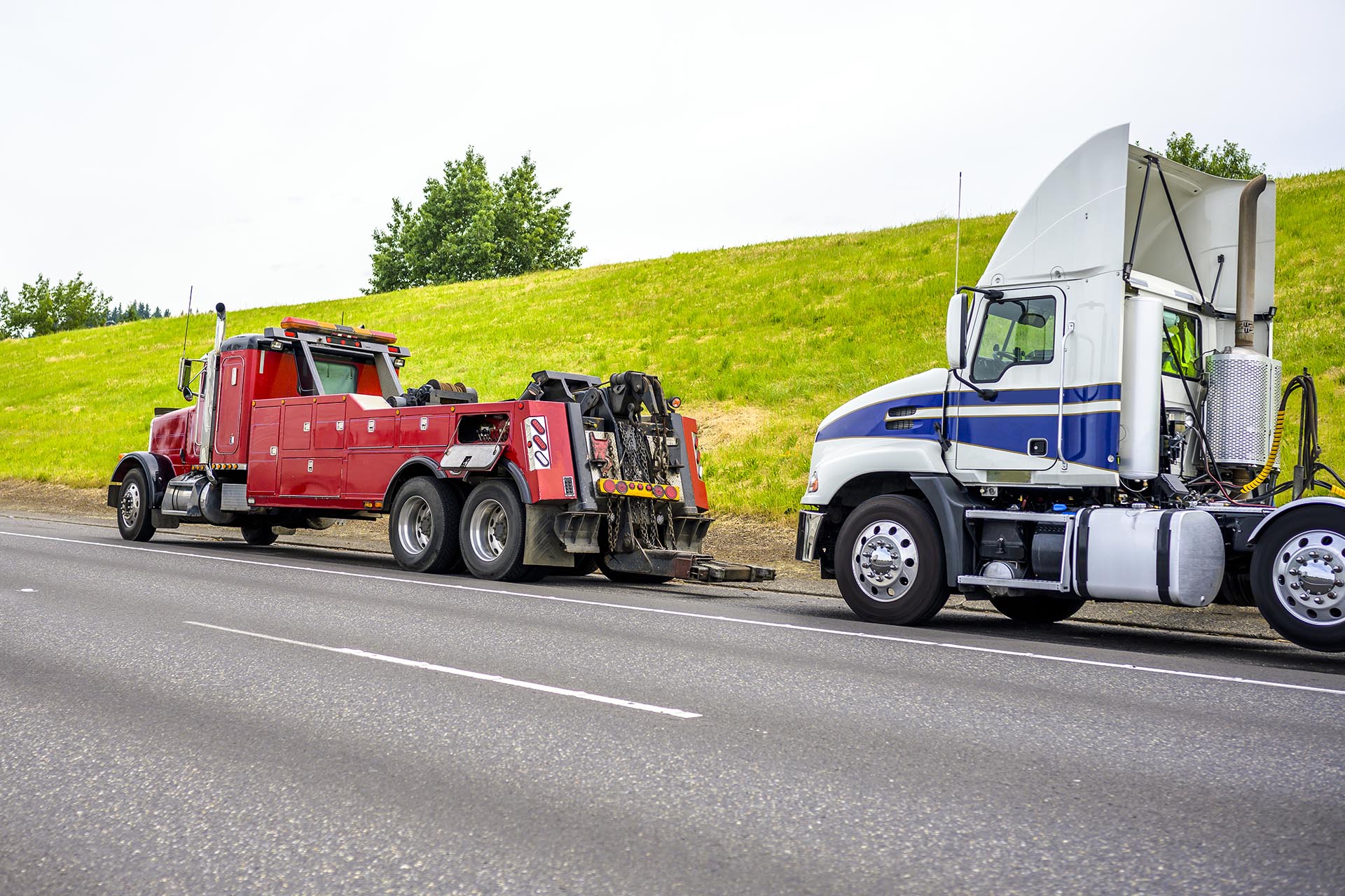 besoin d'un remorquage rapide et fiable à paris ? découvrez notre service de remorquage 24/7, prêt à intervenir à tout moment pour vous aider en cas de panne ou d'accident. profitez d'une assistance professionnelle et efficace, où que vous soyez dans la capitale !