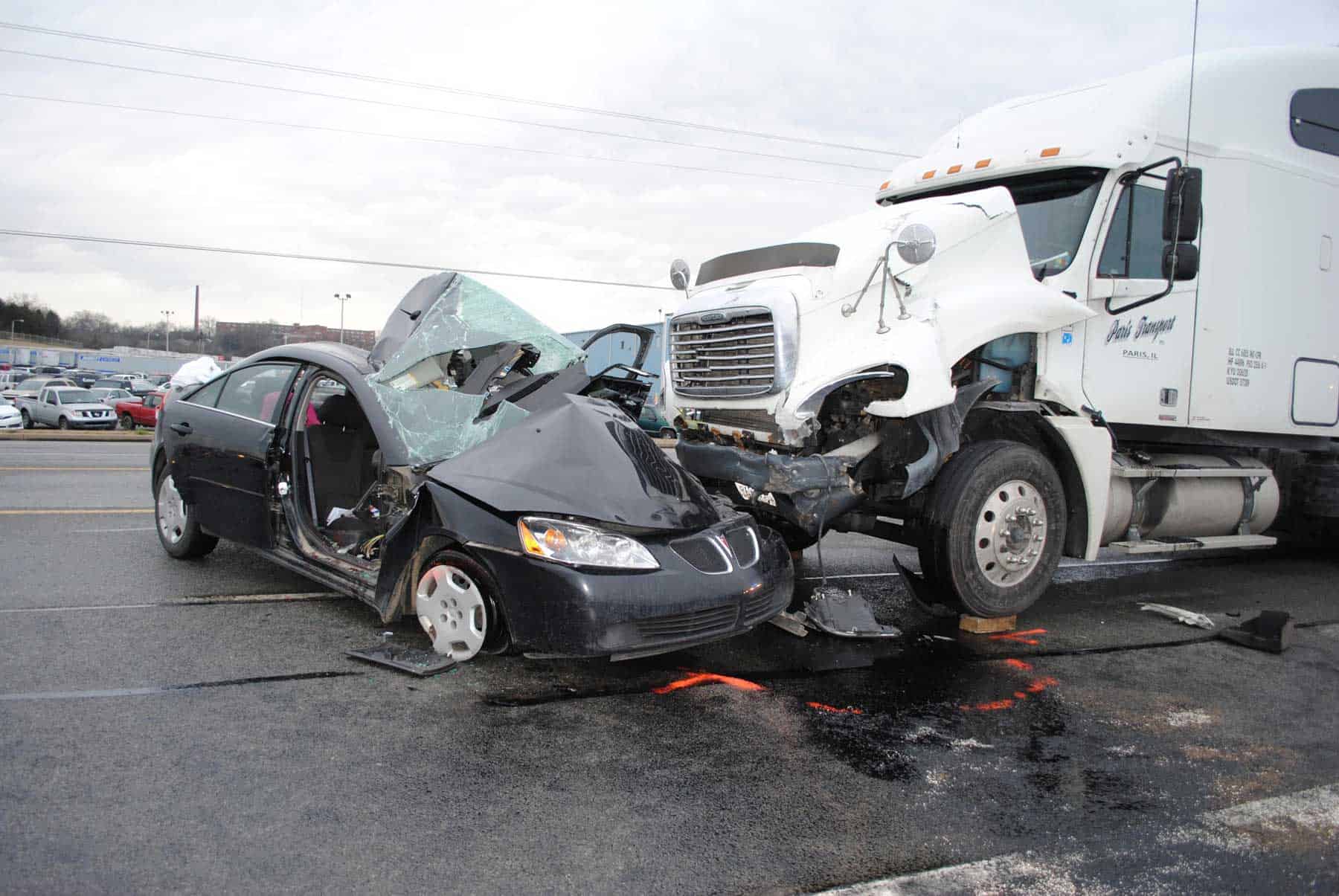 besoin d'un service de remorquage après un accident ? notre équipe est disponible 24/7 pour vous assister rapidement et en toute sécurité. contactez-nous pour un remorquage fiable et efficace.