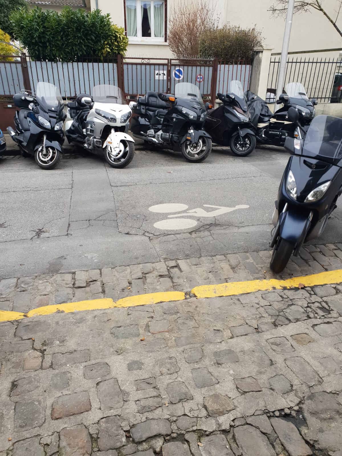 découvrez nos services de remorquage auto à paris, disponibles 24/7 pour vous dépanner en toute sécurité. que ce soit un accident, une panne ou un besoin d'assistance, notre équipe professionnelle est là pour vous aider rapidement et efficacement.
