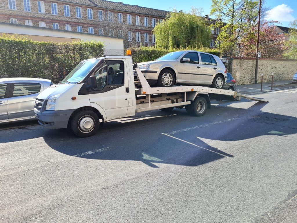 besoin d'un service de remorquage à paris ? notre équipe professionnelle est disponible 24/7 pour vous aider rapidement en cas d'accident ou de panne. contactez-nous pour un remorquage fiable et efficace dans toute la capitale.