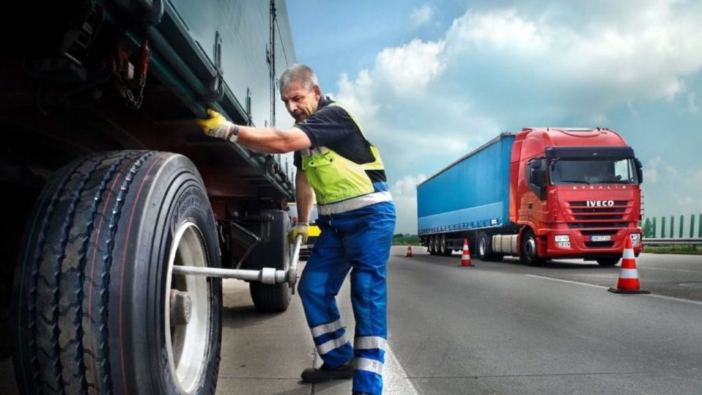 découvrez notre service de remorquage poids lourds en île-de-france, rapide et efficace. nous intervenons 24/7 pour vous dépanner sur les routes et garantir la continuité de votre activité. contactez-nous pour un service professionnel et fiable.