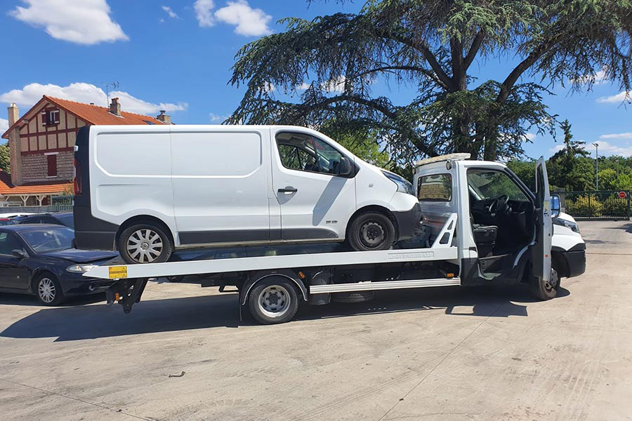 besoin d'un service de remorquage de voiture rapide et fiable dans le département 92 ? notre équipe professionnelle est disponible 24/7 pour vous aider en cas de panne ou d'accident. contactez-nous pour un remorquage sécurisé et efficace.