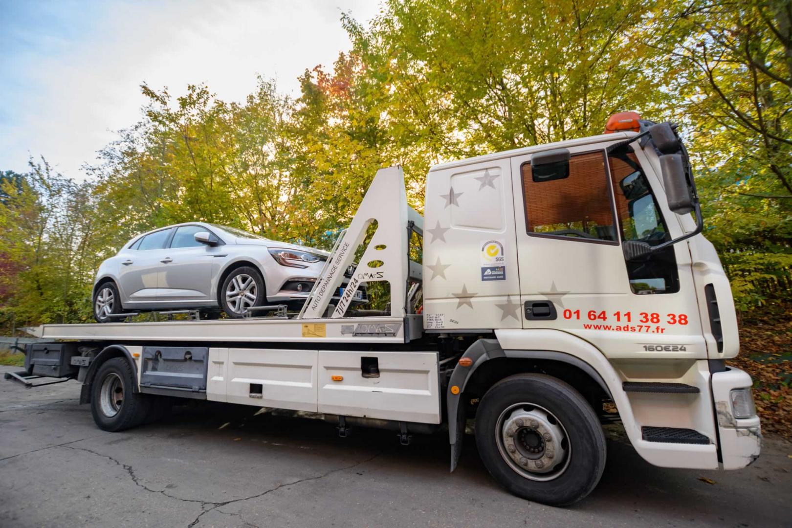 découvrez nos services de dépanneuse professionnels, disponibles 24/7 pour vous assister en cas d'urgence sur la route. que ce soit pour une panne, un accident ou un transport de véhicule, notre équipe compétente est là pour vous offrir une assistance rapide et efficace. contactez-nous dès maintenant pour une intervention immédiate !