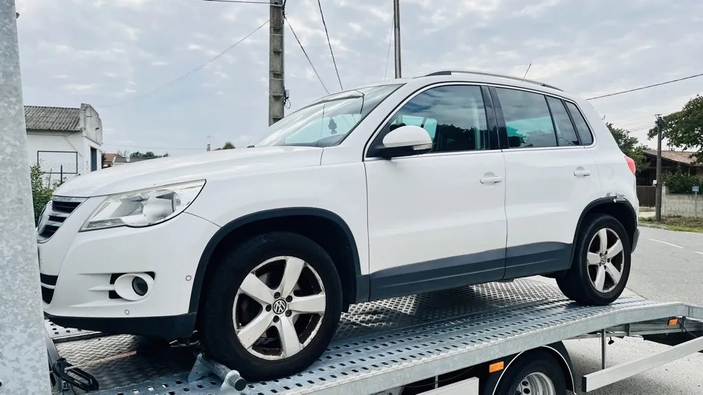 découvrez nos services de remorquage pas cher, rapides et fiables, adaptés à tous vos besoins. que ce soit pour une panne, un accident ou un déplacement de véhicule, notre équipe professionnelle est à votre disposition 24/7 pour vous offrir une assistance de qualité à prix abordable.