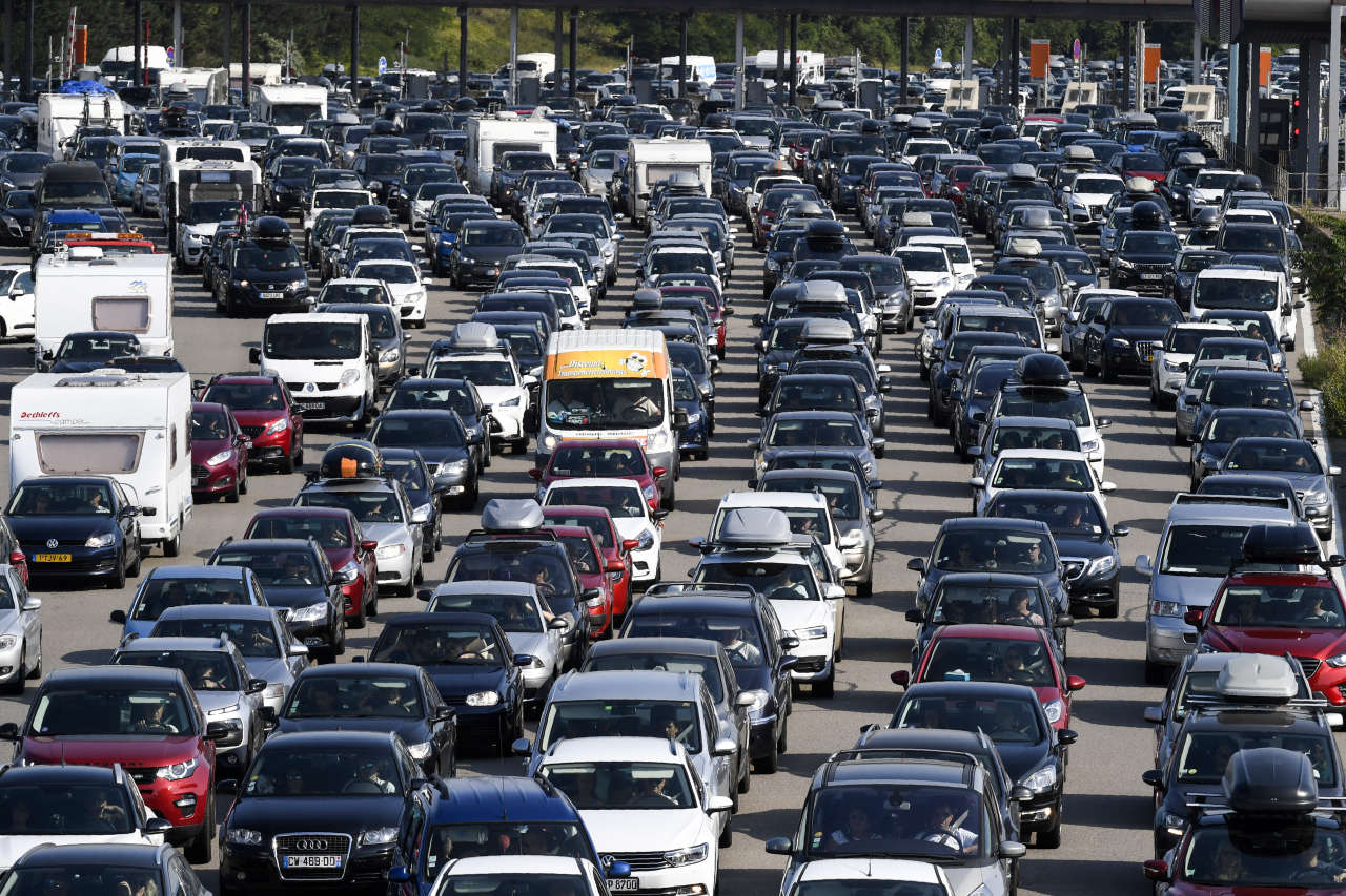 découvrez comment sortir efficacement une voiture embourbée à l'aide d'une sangle. nos conseils pratiques et astuces vous aideront à dégager votre véhicule en toute sécurité, même dans les situations les plus difficiles.